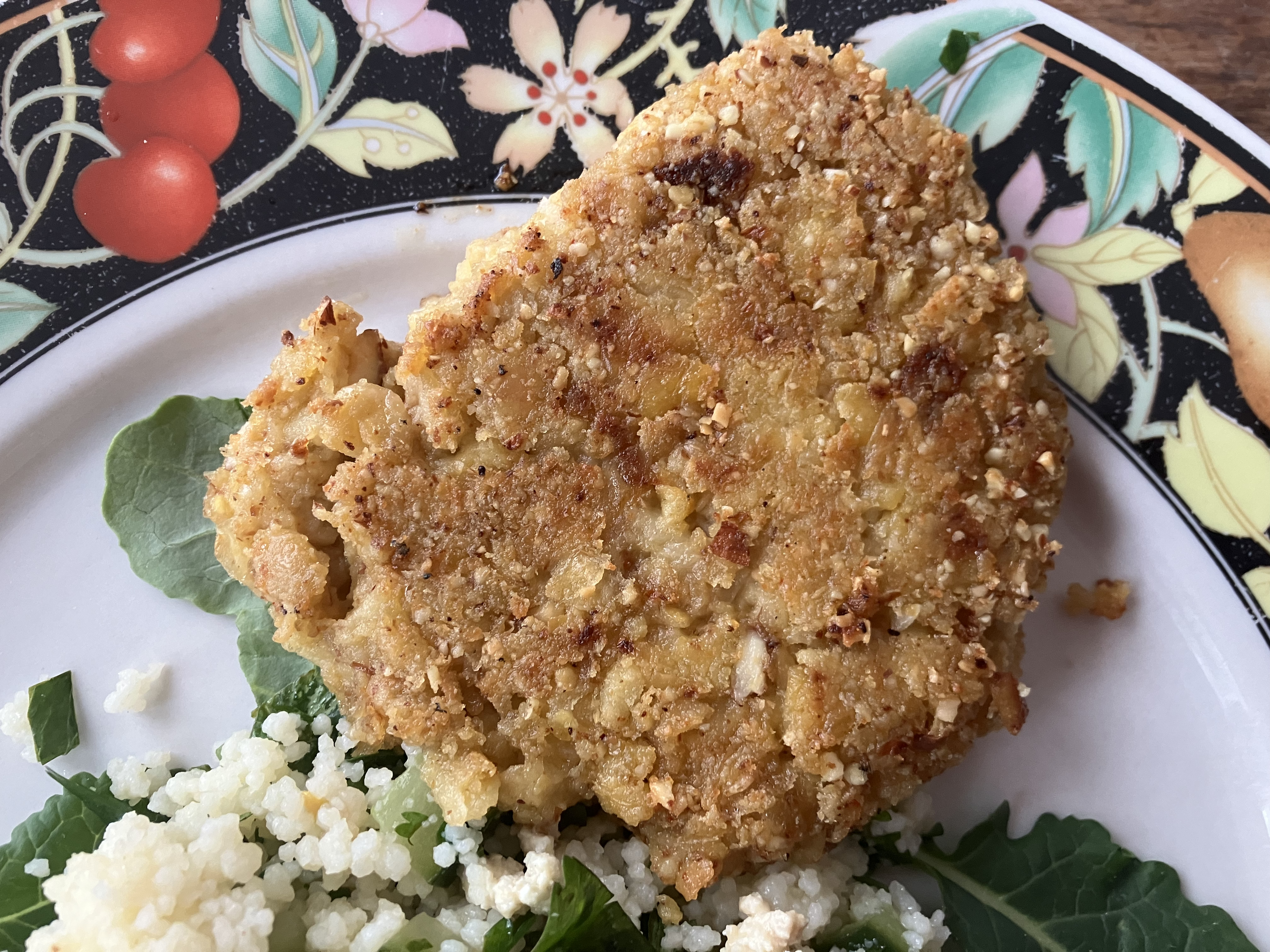 Almond-chickpea cake... it was supposed to be a circle but a part of it fell off! Shhhhhh! Don't tell! The seeing people don't know!